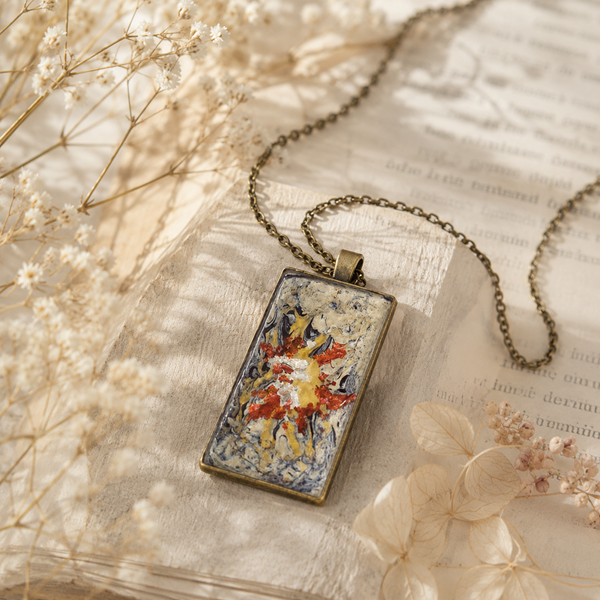 Collier en résine peint à la main médaillon rectanguaire – "Éclats d'Aurore" – Bijou artisanal