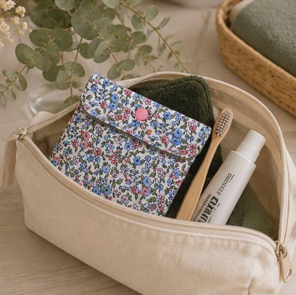 Pochette pour savon et shampoing solides en tissu – Jardin de printemps – Création artisanale