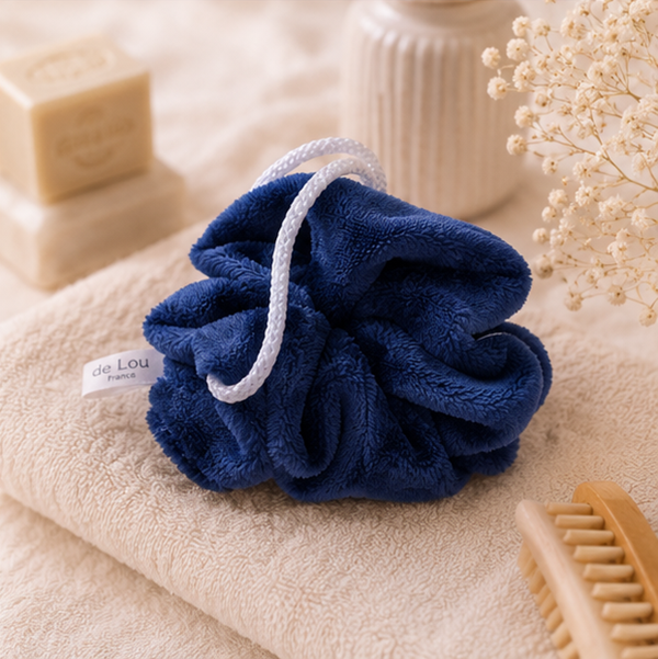 Fleur de douche bleu marine en éponge de bambou – Fabrication artisanale