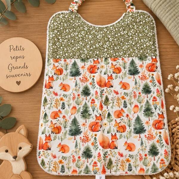 Grand bavoir, Serviette élastiquée coton et éponge – Bavoir repas – Accessoire bébé et jeunes enfants fait main – Collection Promenade en forêt