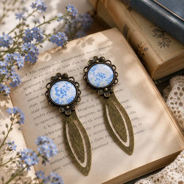 Marque-pages illustré avec cabochon en verre – Modèle Myosotis – Création artisanale