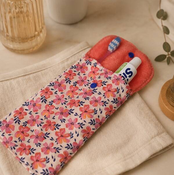 Pochette à brosse à dents – Fleurs d'Été – Création artisanale
