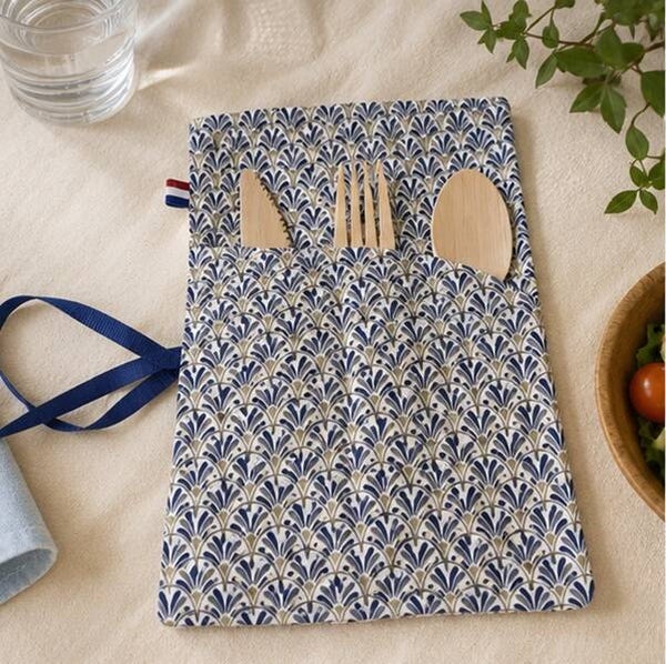 Pochette à couverts nomade en coton enduit – Modèle classique – Éventails Indigo