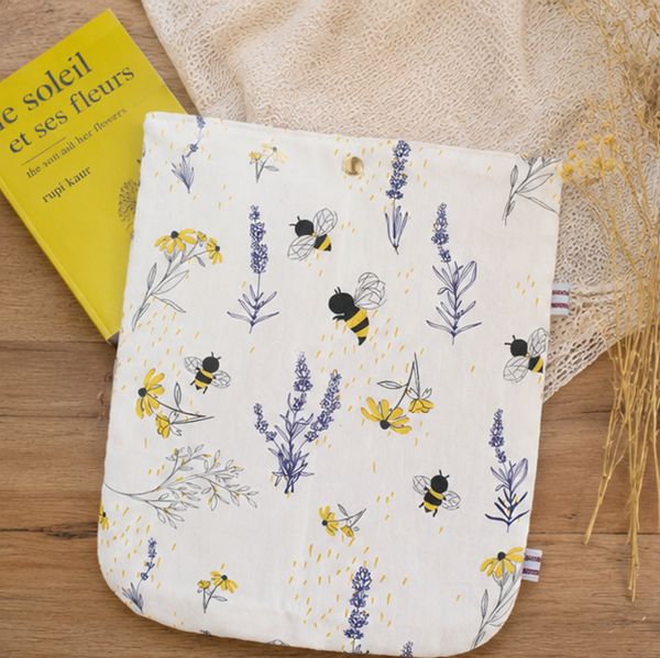 Pochette à livre artisanale molletonnée – Protection livres, liseuses et carnets – Modèle Abeille
