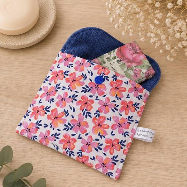 Pochette pour savon et shampoing solides en tissu – Fleurs d'été – Création artisanale
