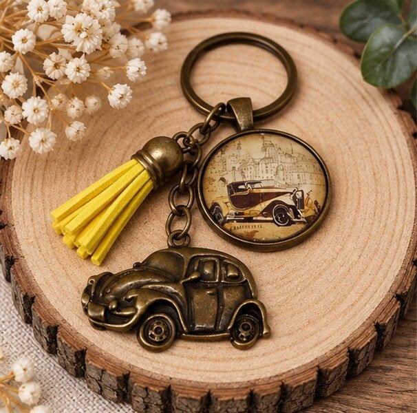 Porte-clés homme voiture ancienne – Virée Vintage – Cabochon en verre