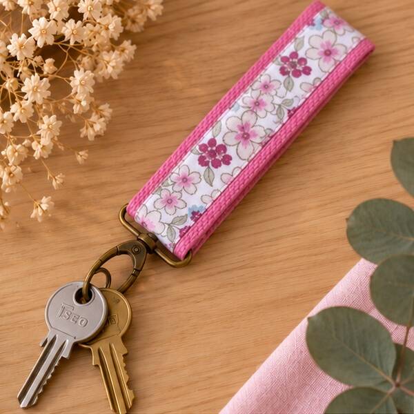 Porte-clés en tissu fleuri – Jardin Rosé – Porte-clés dragonne