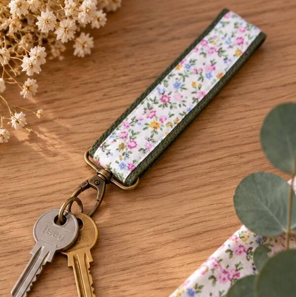 Porte-clés en tissu fleuri – Prairie fleurie – Porte-clés dragonne