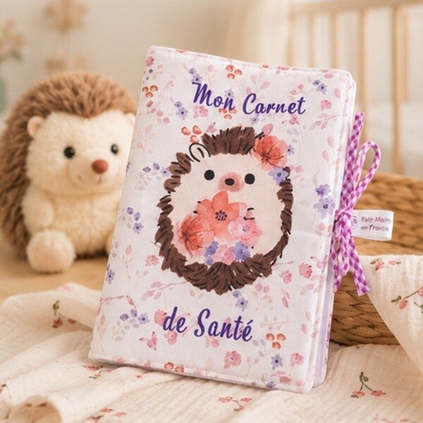 Protège carnet de santé bébé – Création artisanale – Modèle Hérisson