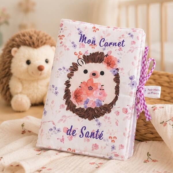 Protège carnet de santé bébé – Création artisanale – Modèle Hérisson