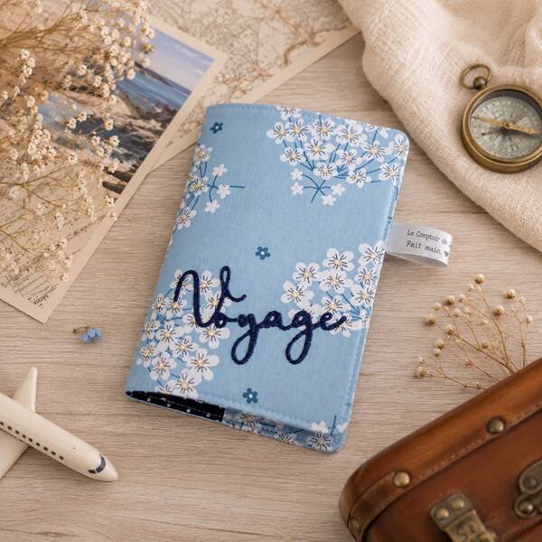 Protège-passeport en tissu – Voyage bleu fleuri