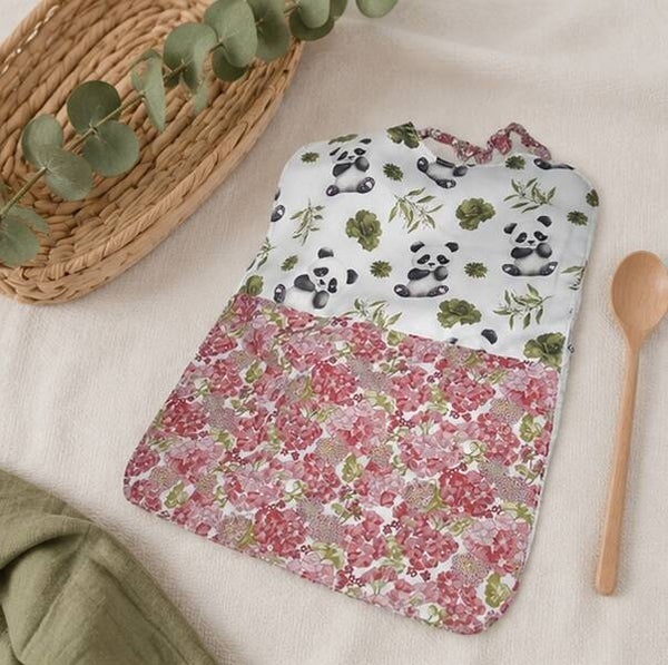 Grand bavoir, Serviette élastiquée coton et éponge – Bavoir repas – Accessoire bébé et jeunes enfants fait main – Modèle Panda