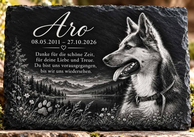 Persönlicher Gedenkstein für Hund Aro aus Naturschiefer mit Foto, Lebensdaten und liebevollem Abschiedsspruch