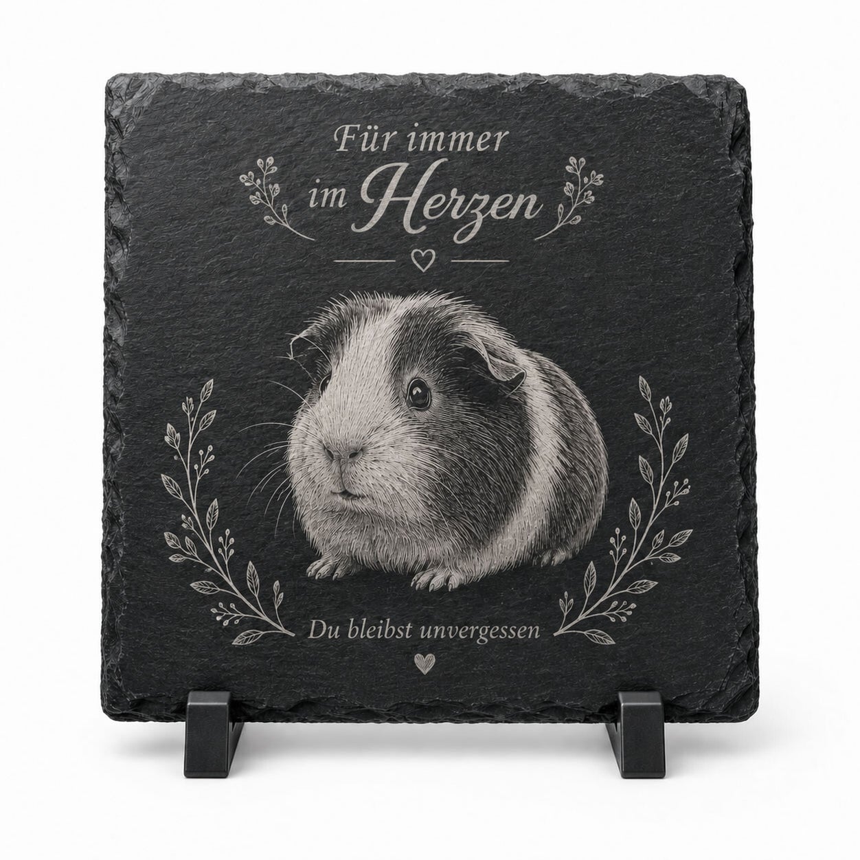 Personalisierte Gedenktafel für Meerschweinchen mit Foto, Name und Lebensdaten aus schwarzem Naturschiefer auf einem Ständer