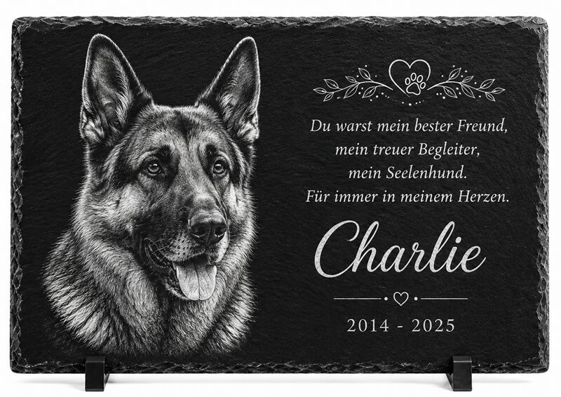 Personalisierbarer Hund Grabstein aus Naturschiefer mit Fotogravur, Name, Daten und individuellem Abschiedstext als wetterfeste Erinnerung für das Tiergrab.