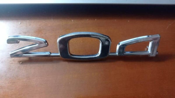 FREGIO STEMMA SCRITTA IN PLASTICA 204 (PEUGEOT)