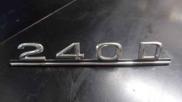 FREGIO STEMMA SCRITTA IN METALLO MERCEDES-BENZ 240D