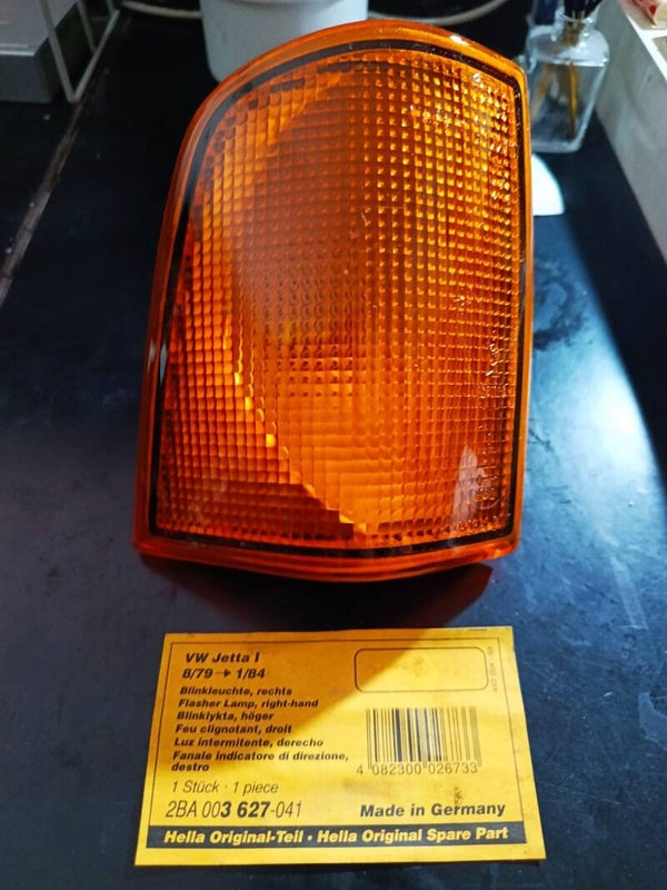 FANALE ANTERIORE DESTRO ARANCIONE VOLKSWAGEN JETTA 8/79-1/84  HELLA