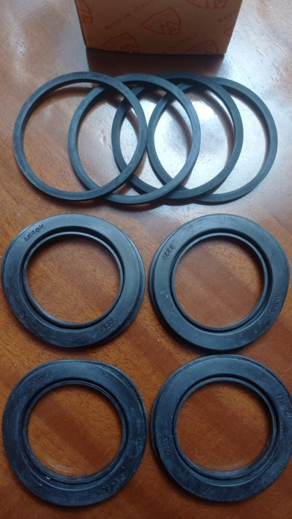 KIT GOMMINI PINZA FRENO ANTERIORI ALFA ROMEO ALFETTA 9864 AKRON