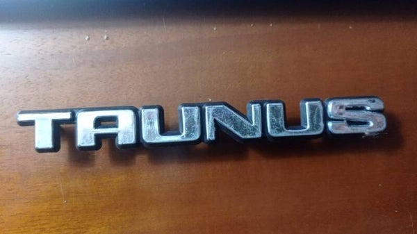 FREGIO STEMMA SCRITTA IN PLASTICA (FORD) TAUNUS