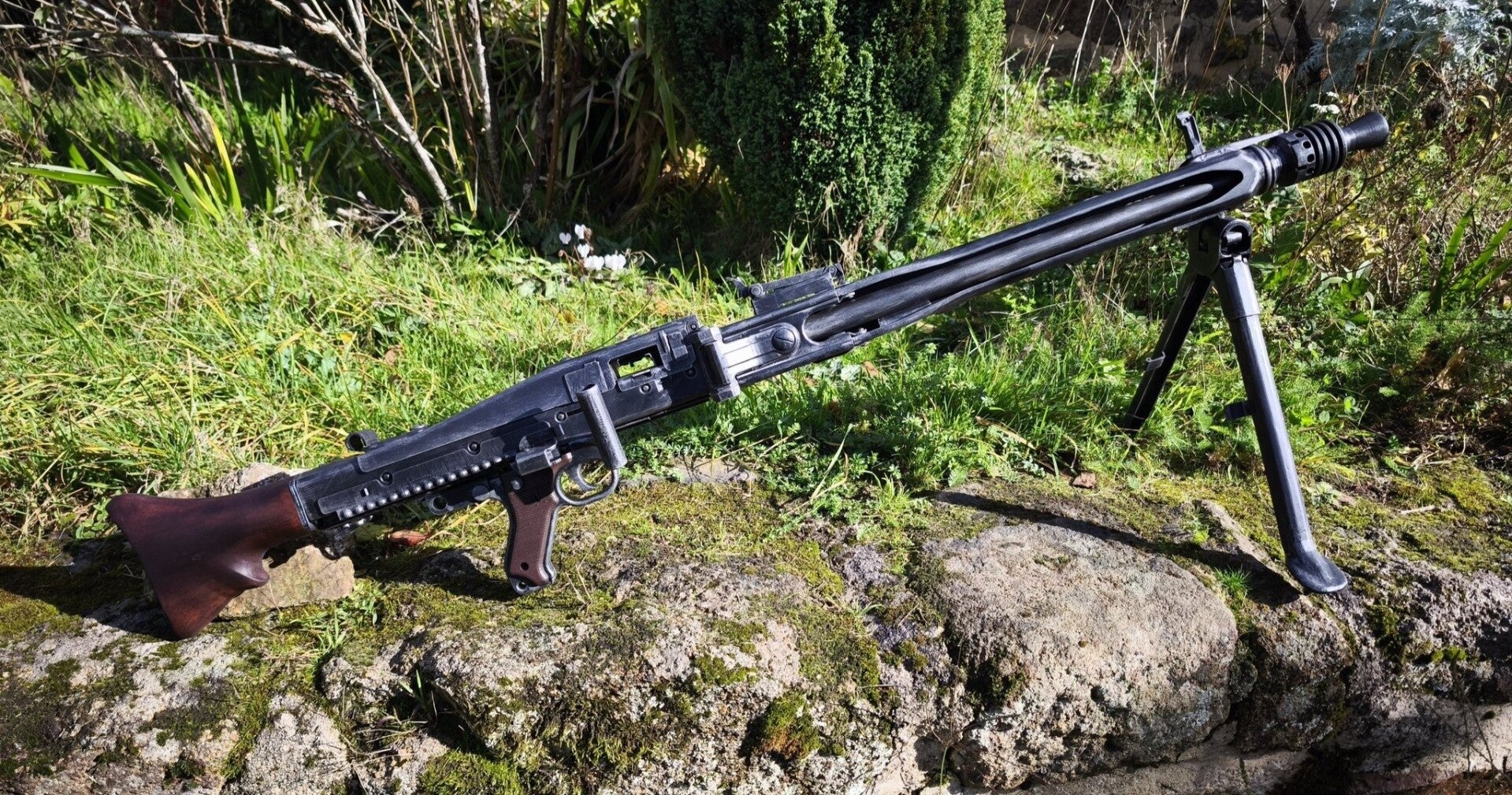 Reproduction historique inerte de MG42 en exterieur