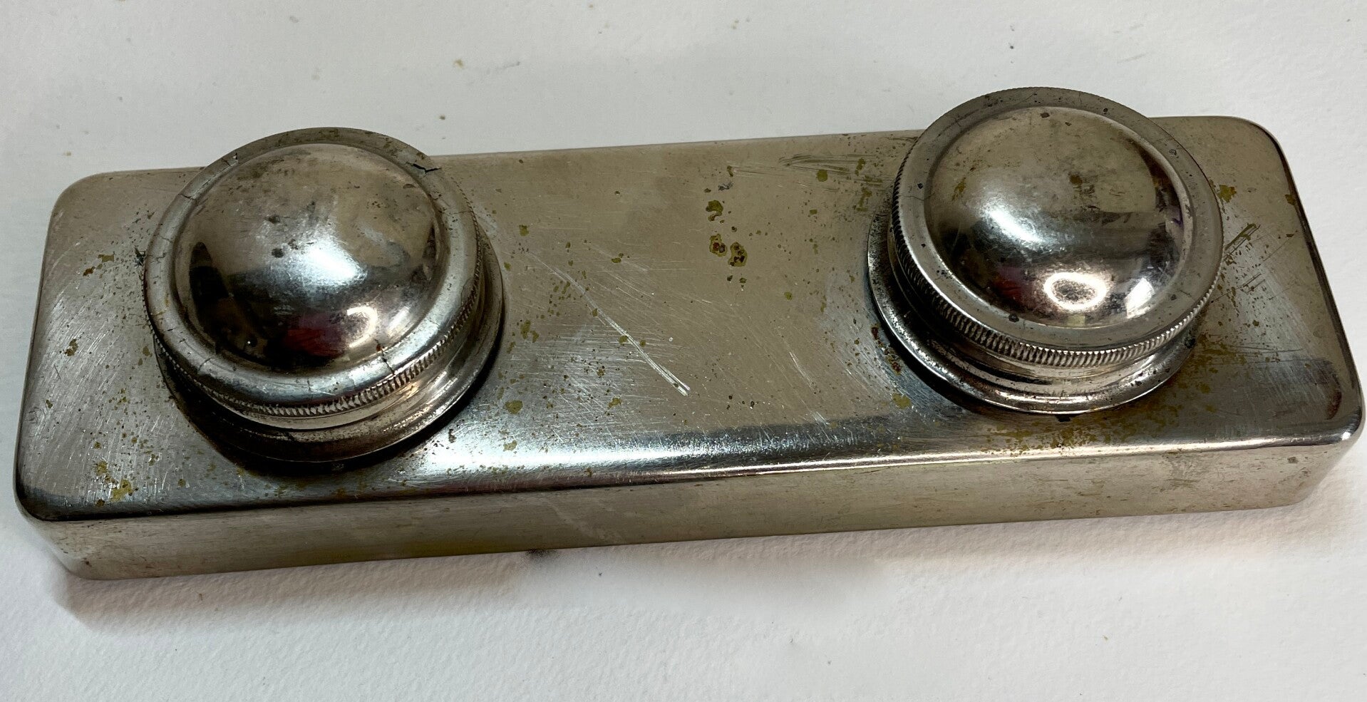 Metal inkwell set with screw tops