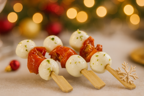 🍅🥣 Mini saté Tomaat–Mozzarella