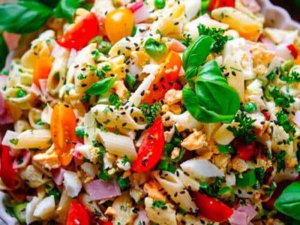 Pastasalade met ei en ham