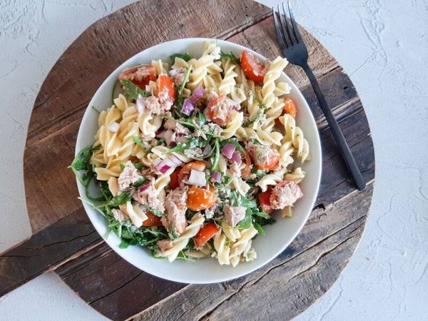 Koude pastasalade met tonijn