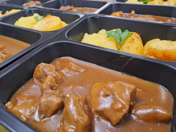 Rundsstoofvlees met appelmoes en aardappelen