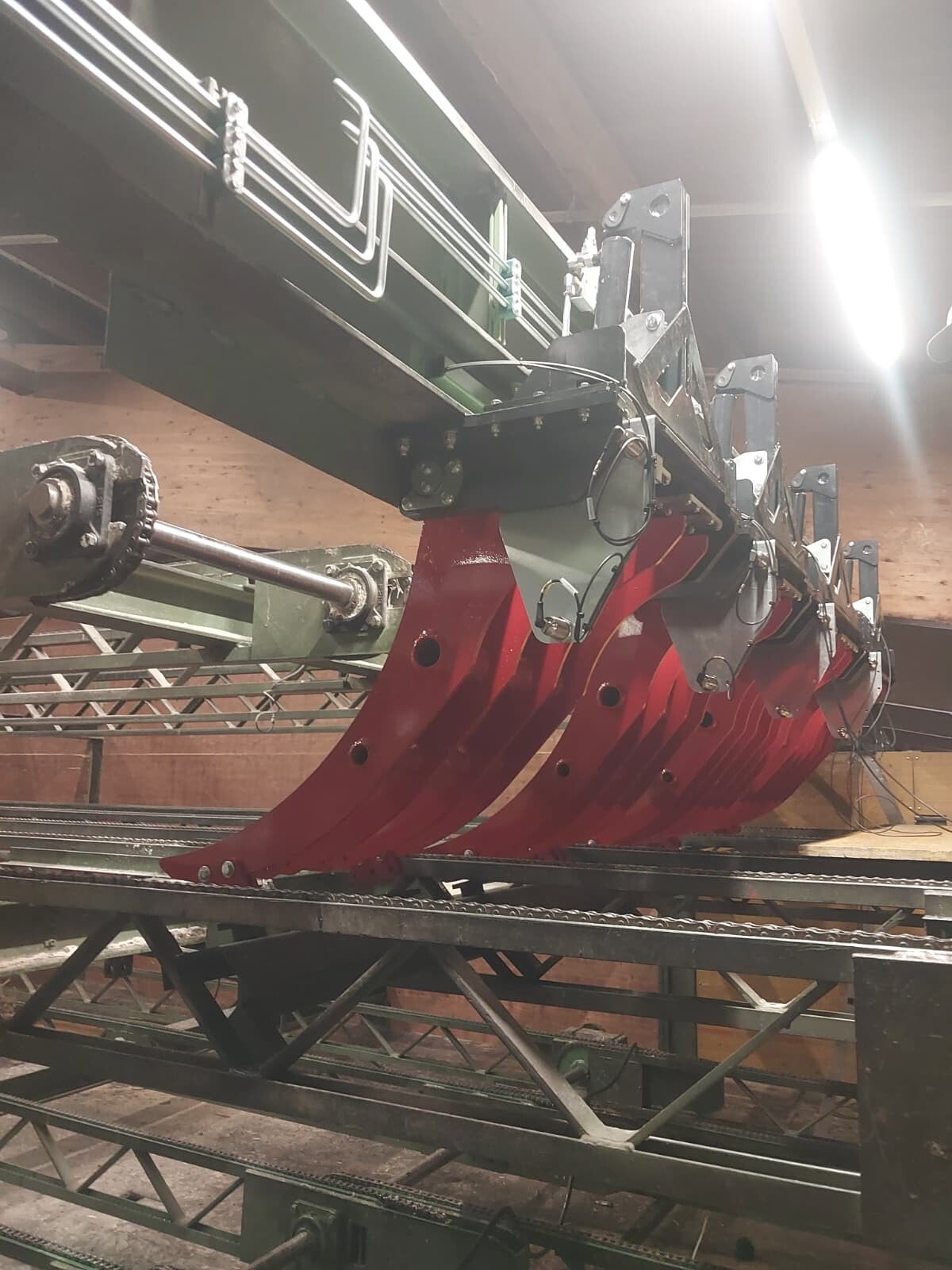 Kundenspezifische Umlenkeinheit für Holzbretter in einer industriellen Produktionslinie