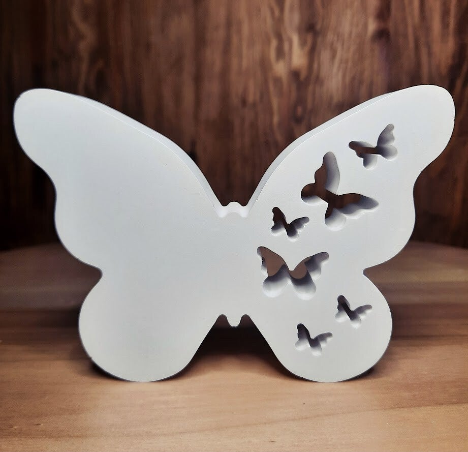 Schmetterling mit kleinen Schmetterlingen im Flügel