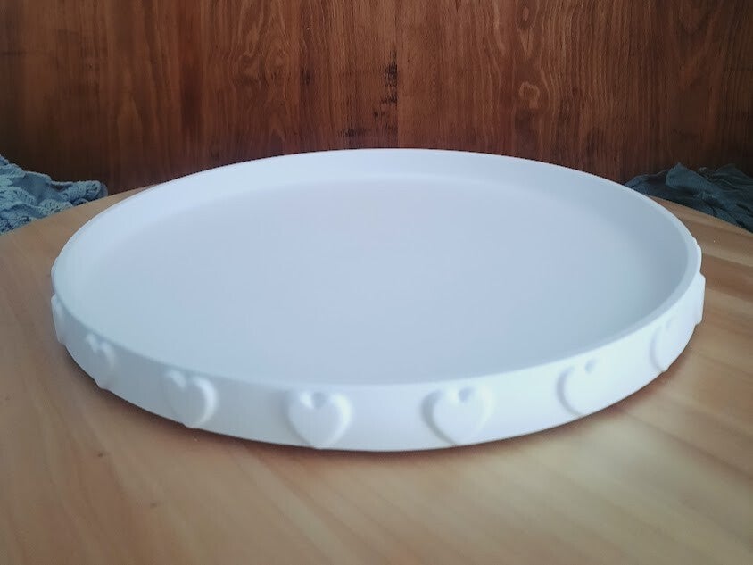 Dekoteller mit Herzrand