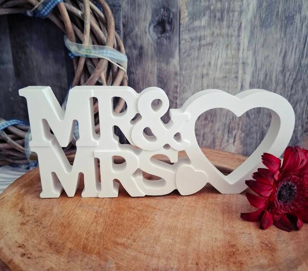 Schriftzug Mr & Mrs mit Herz