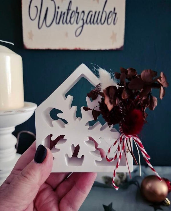 Häuschen mit Schneeflocke