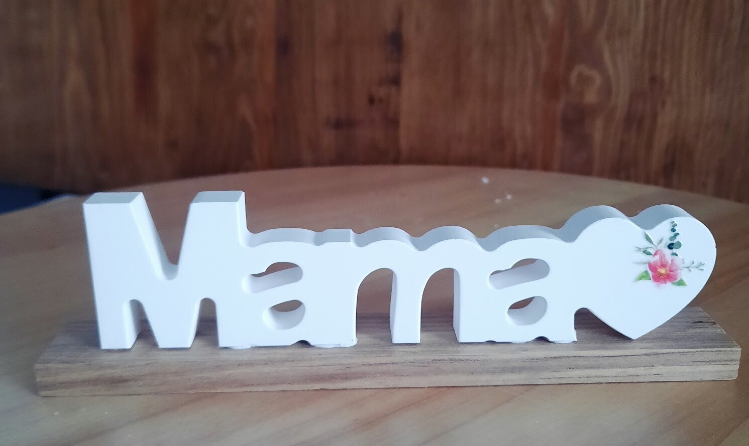 Schriftzug "Mama" mit Herz