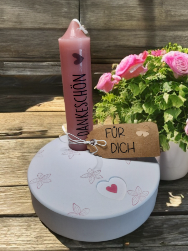 Runder Kerzenhalter mit Herzmotiv