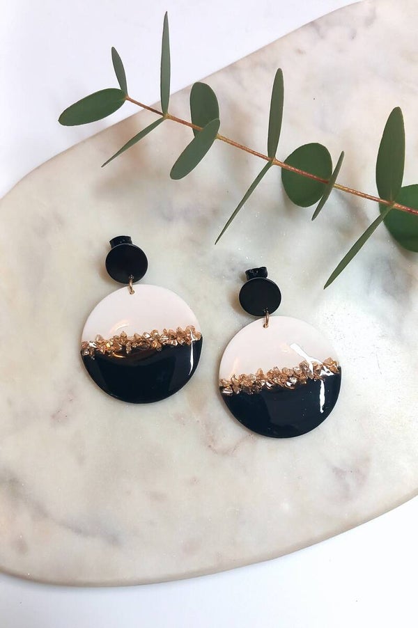 Black & White Pebble