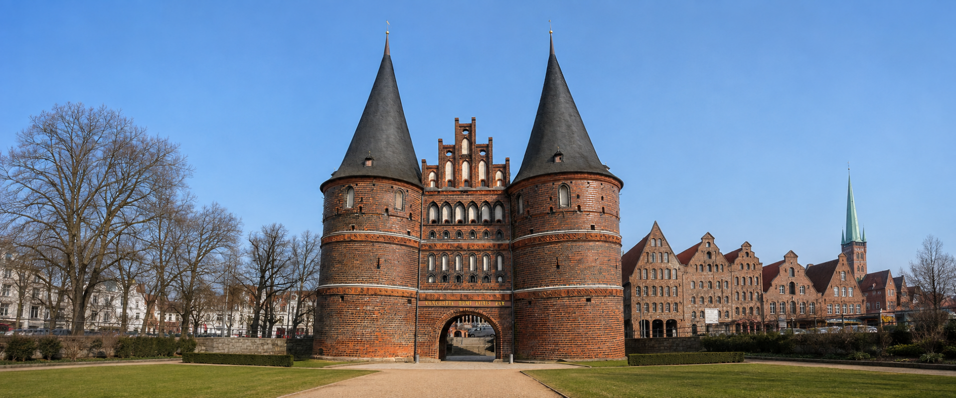 Holstentor und historische Altstadt von Lübeck – Übersetzungsbüro Hartmann für Lübeck