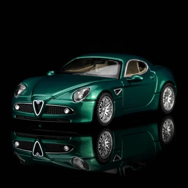 MOTORHELIX 1/64 ALFA ROMEO 8C COMPETIZIONE 2008 GREEN METALLIC