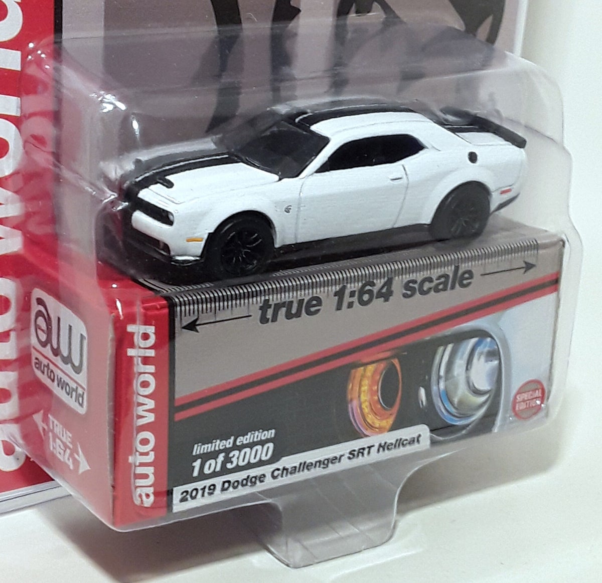 Miniature Dodge Challenger SRT Hellcat 2019 1/64 - Auto World, édition Yokohama