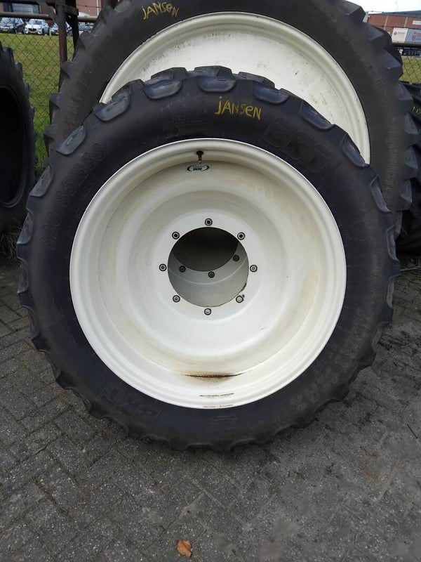 BKT 320/85 R38