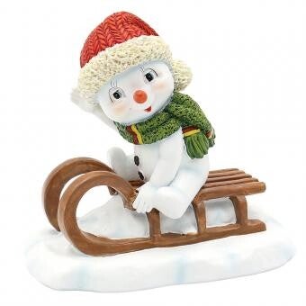 Schneekind Daniel auf Schlitten