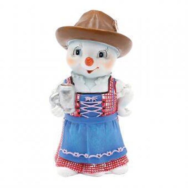 Schneekind Traudel in Trachtenkleidung