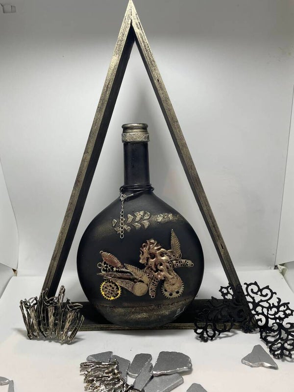 Botella Decorativa Steampunk con Motocicleta y Dragón en Relieve