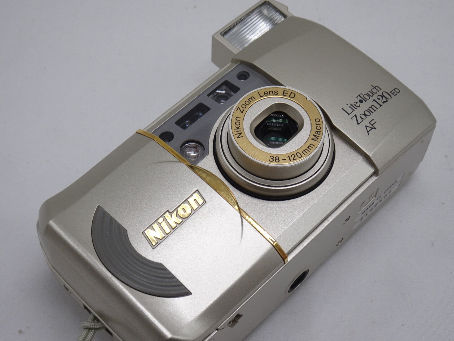 Nikon Lite Touch Zoom 120 ED AF | DutchFilmShooters