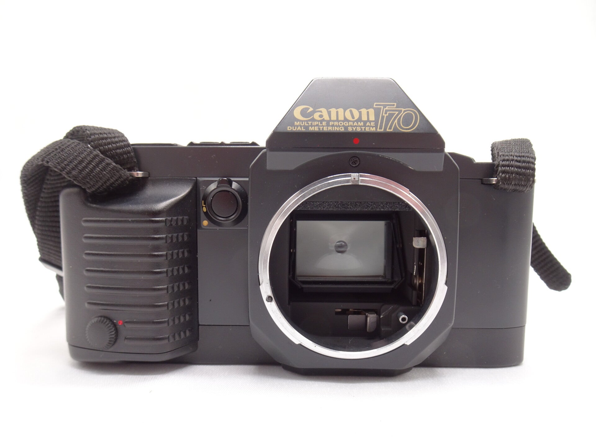 Canon T70 レンズとストロボ付きフィルムカメラスタートセット フィルムカメラ】Canon T70 に New FD 35-70mm F3.5-4.5 と New