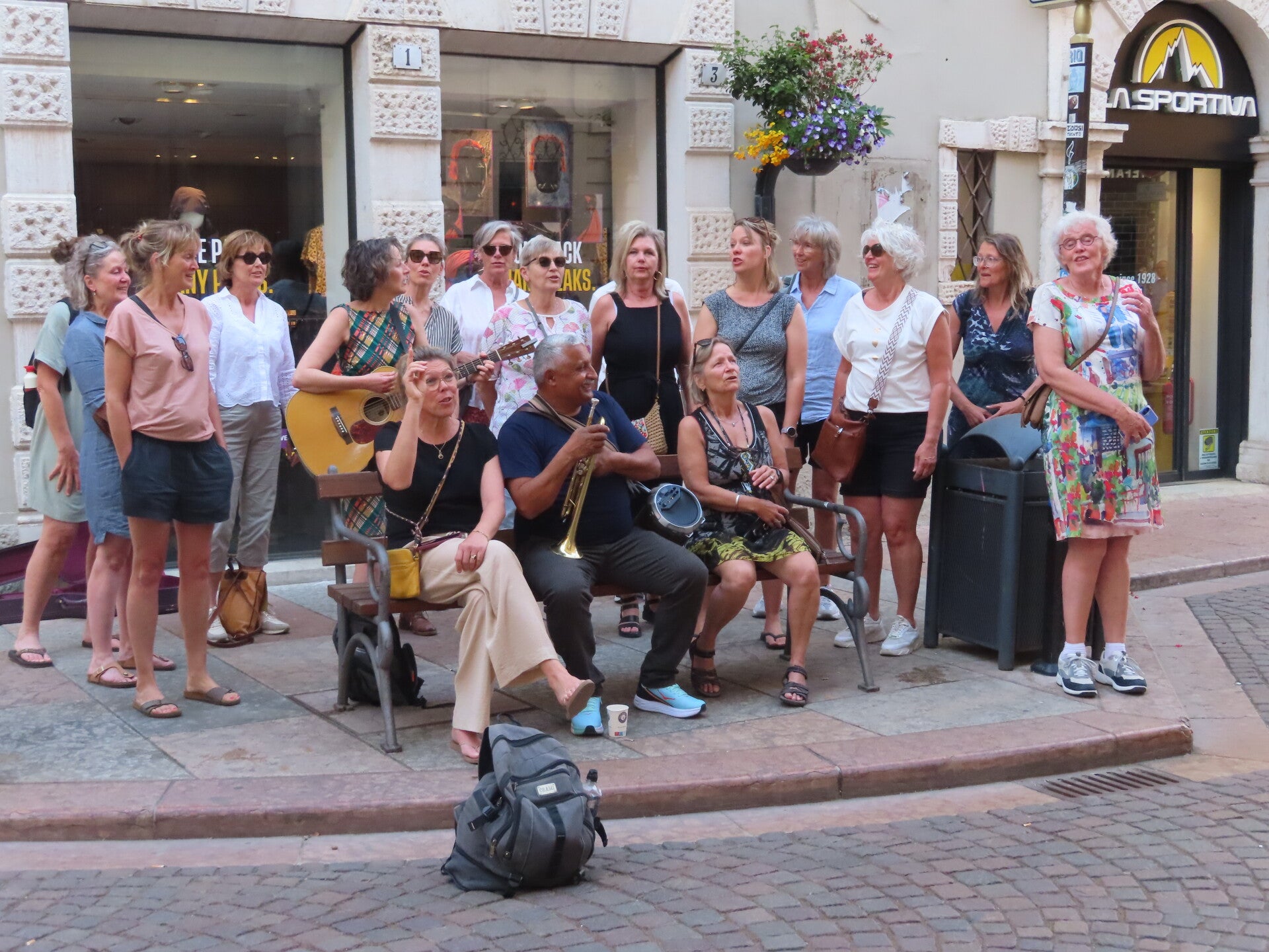 Bono straatoptreden Trento.jpg