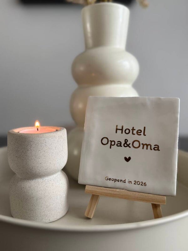 Tegel met tekst - Hotel Opa&Oma -