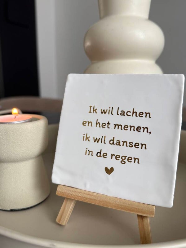 Tegel met tekst - Dansen in de regen -